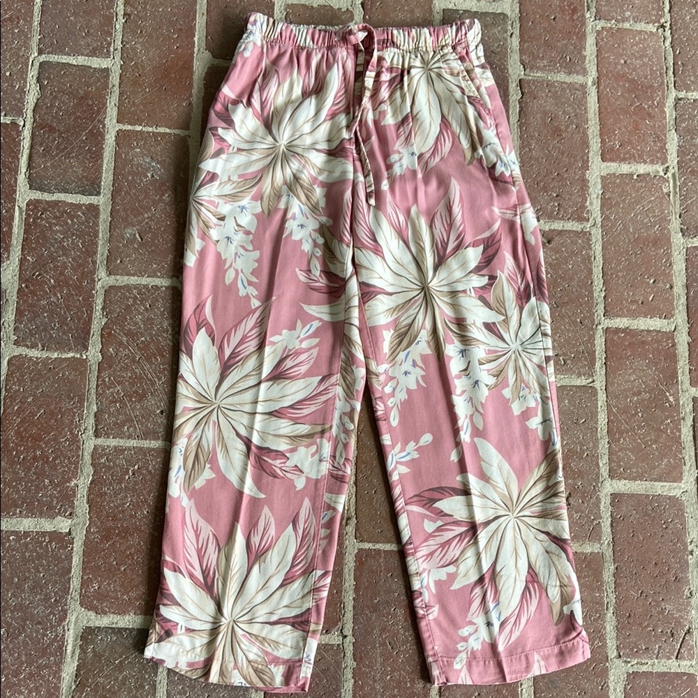 Islander NWOT Pink and Cream Patterned Tropical Pants with Pockets